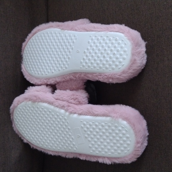 Pink fuzzy soft slippers new - Picture 4 of 4